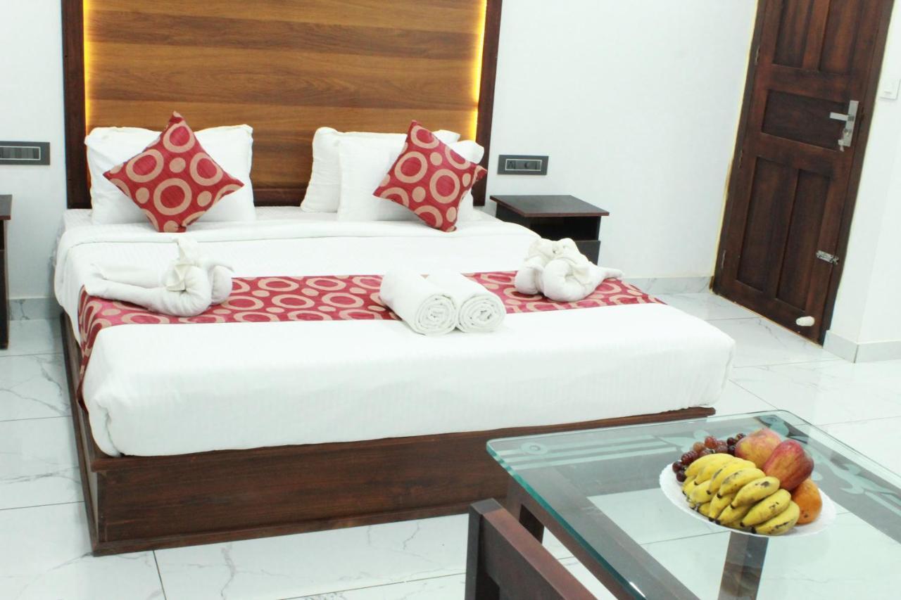 The Mountcourt Hotel Munnar Exterior photo
