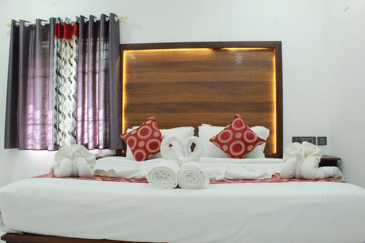 The Mountcourt Hotel Munnar Exterior photo