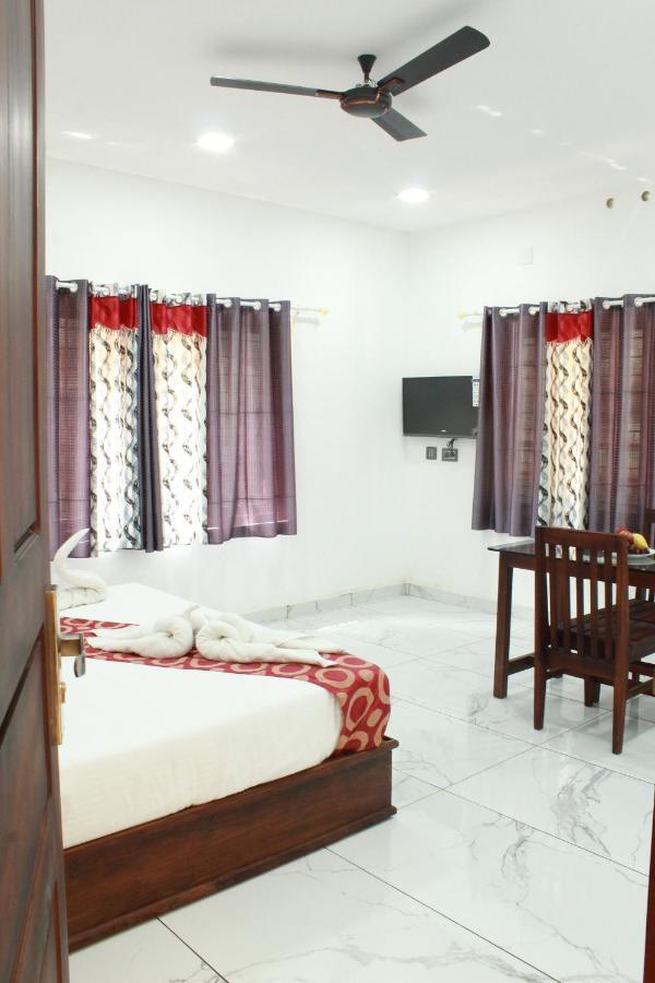 The Mountcourt Hotel Munnar Exterior photo